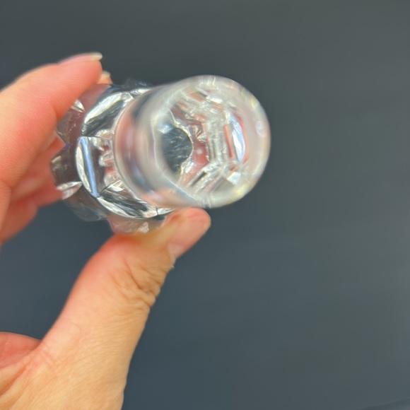 Vintage cut crystal tall ewer with etched floral design - Picture 5 of 12